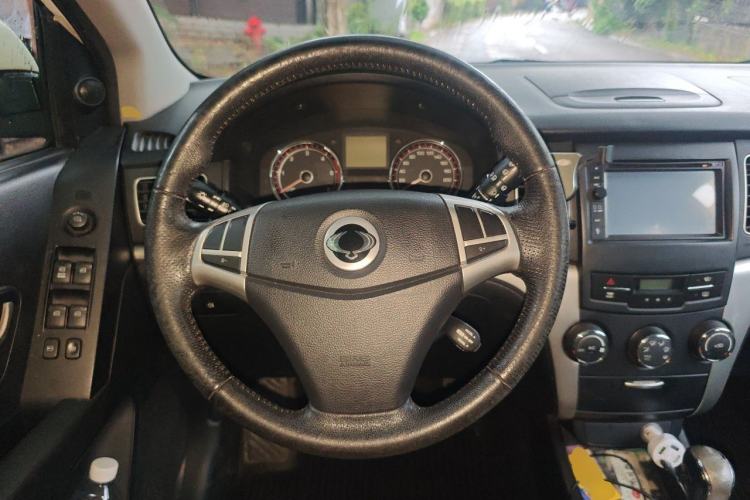 Used SsangYong Korando 2011 2.0T Diesel Two-Wheel Drive Automatic Elite Navigation Version Steering Wheel
