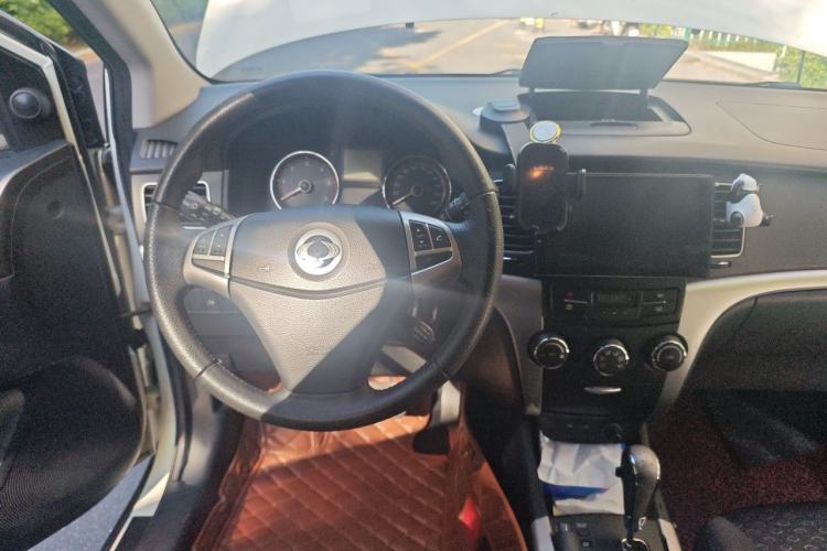 Used SsangYong Korando 2011 2.0T Diesel Two-Wheel Drive Automatic Elite Navigation Version Steering Wheel