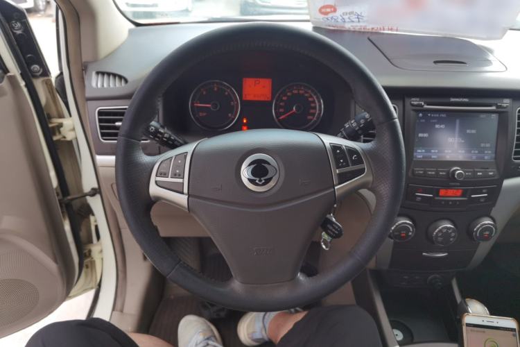 Used SsangYong Korando 2011 2.0T Diesel Two-Wheel Drive Automatic Luxury Navigation Edition Steering Wheel