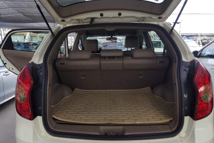 Used SsangYong Korando 2011 2.0T Diesel Two-Wheel Drive Automatic Luxury Navigation Edition Trunk