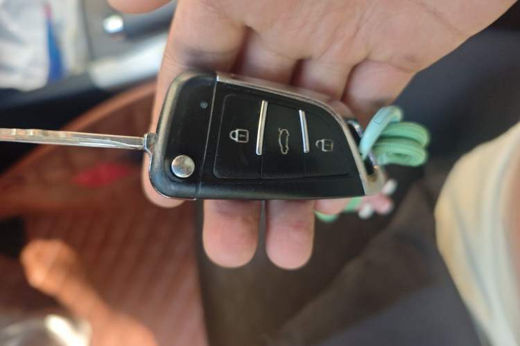 Used SsangYong Korando 2011 2.0T Diesel Two-Wheel Drive Automatic Elite Navigation Version Vehicle Key