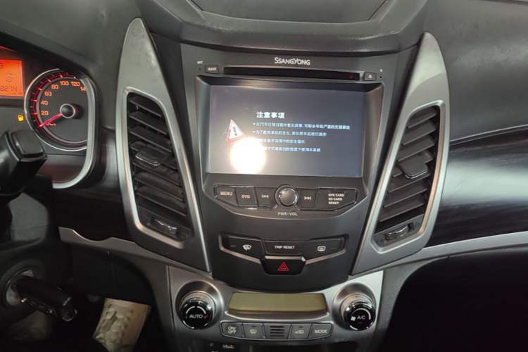 Used SsangYong Korando 2013 2.0L Gasoline 4x4 Automatic Elite Navigation Edition Audio And AC Panel