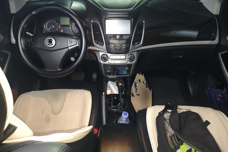 Used SsangYong Korando 2013 2.0L Gasoline Two-Wheel Drive Automatic Elite Edition Center Console