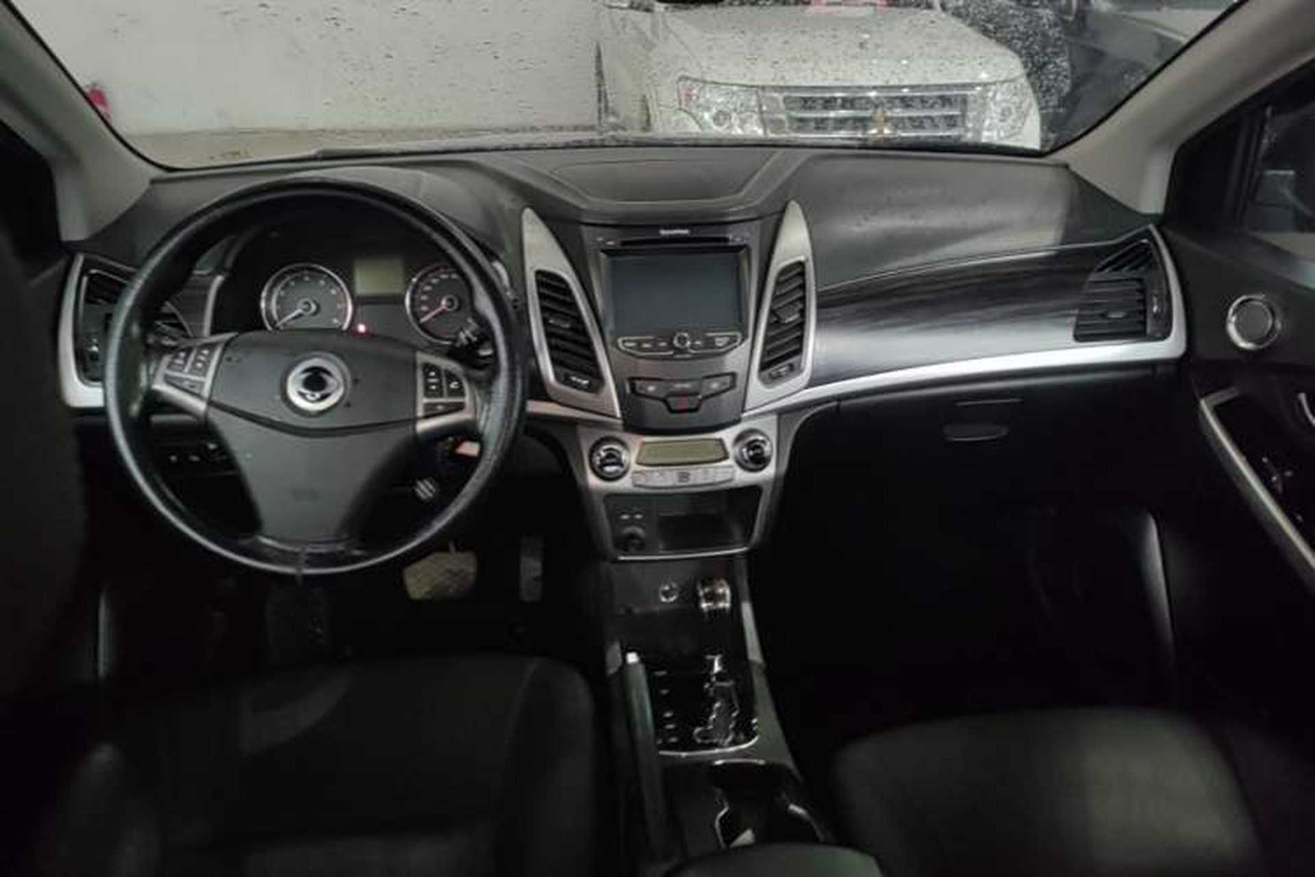 Used SsangYong Korando 2013 2.0L Gasoline 4x4 Automatic Elite Navigation Edition Center Console