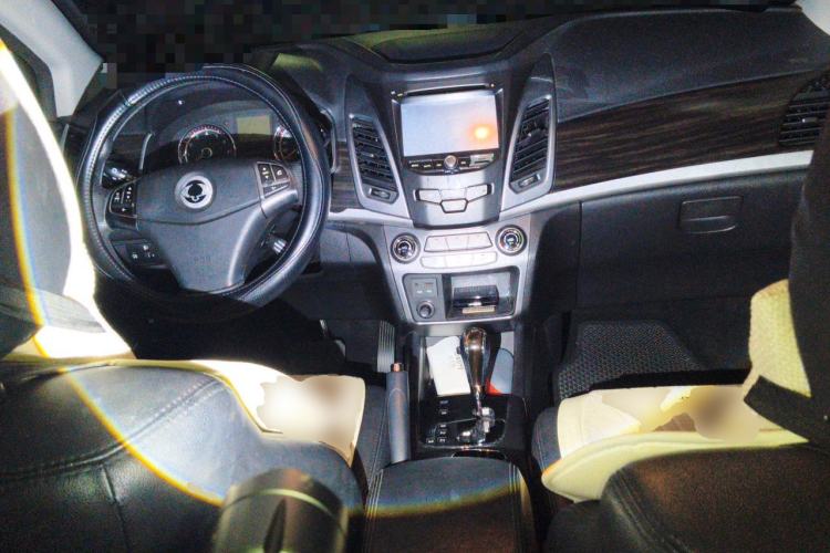 Used SsangYong Korando 2013 2.0L Gasoline Two-Wheel Drive Automatic Elite Edition Center Console