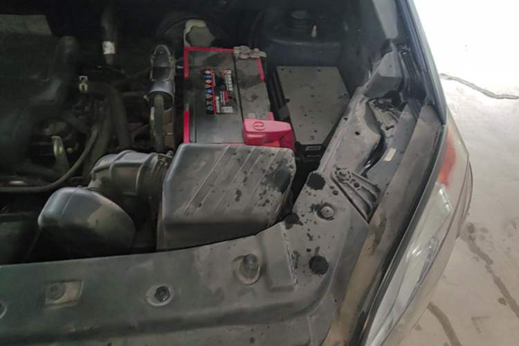 Used SsangYong Korando 2013 2.0L Gasoline 4x4 Automatic Elite Navigation Edition Engine Bay Left