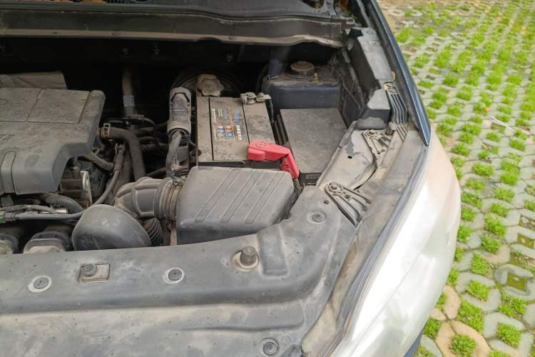 Used SsangYong Korando 2013 2.0L Gasoline Two-Wheel Drive Automatic Elite Edition Engine Bay Left