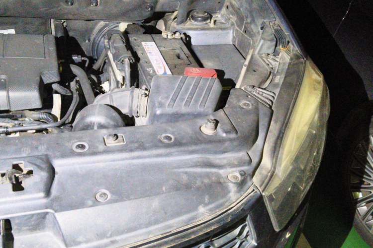 Used SsangYong Korando 2013 2.0L Gasoline Two-Wheel Drive Automatic Elite Edition Engine Bay Left