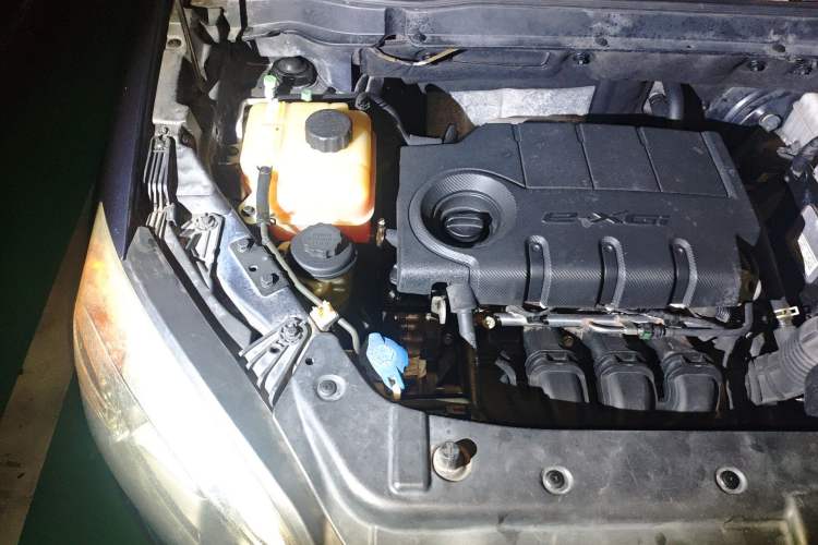 Used SsangYong Korando 2013 2.0L Gasoline Two-Wheel Drive Automatic Elite Edition Engine Bay Right
