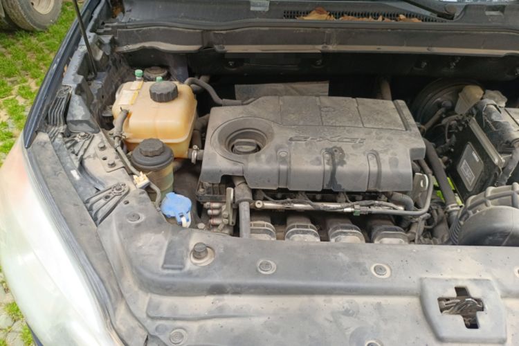 Used SsangYong Korando 2013 2.0L Gasoline Two-Wheel Drive Automatic Elite Edition Engine Bay Right