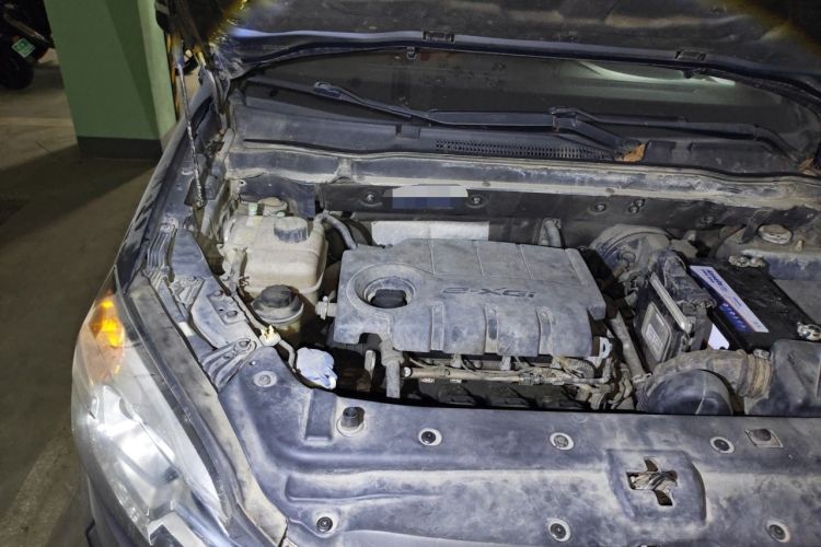 Used SsangYong Korando 2013 2.0L Gasoline Two-Wheel Drive Automatic Elite Edition Engine Bay Right