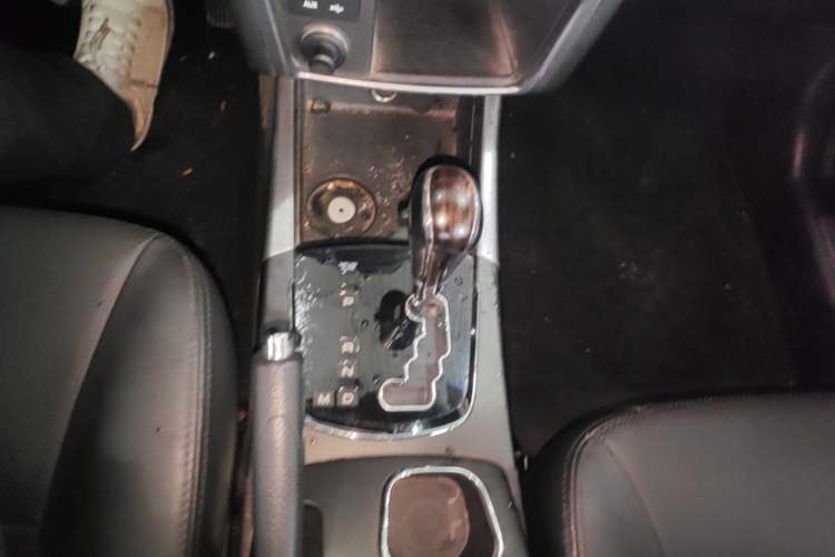 Used SsangYong Korando 2013 2.0L Gasoline 4x4 Automatic Elite Navigation Edition Gear Lever
