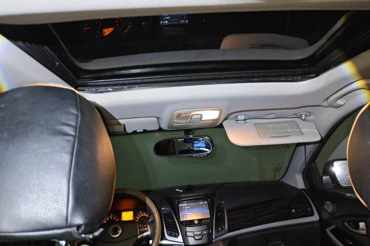 Used SsangYong Korando 2013 2.0L Gasoline Two-Wheel Drive Automatic Elite Edition Headliner