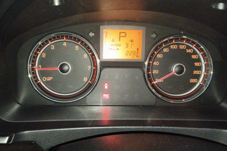 Used SsangYong Korando 2013 2.0L Gasoline Two-Wheel Drive Automatic Elite Edition Instrument Cluster