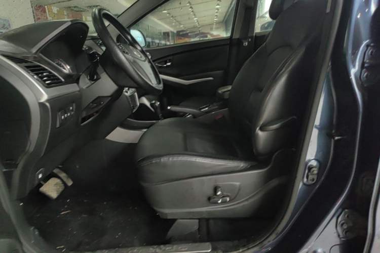 Used SsangYong Korando 2013 2.0L Gasoline 4x4 Automatic Elite Navigation Edition Left Front Seat
