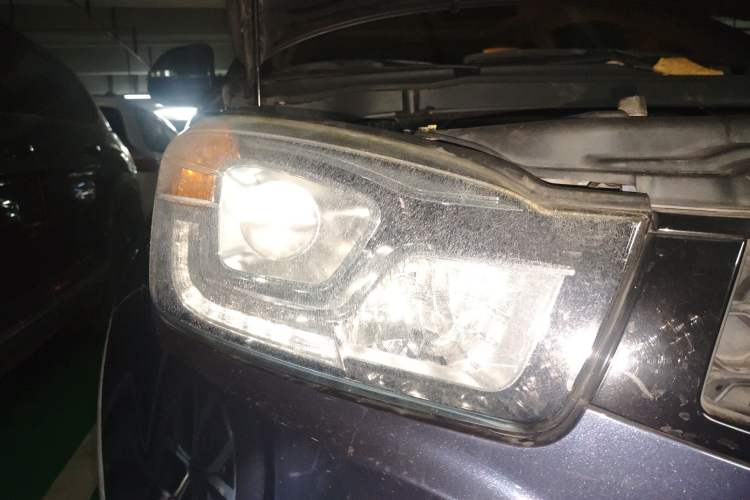 Used SsangYong Korando 2013 2.0L Gasoline Two-Wheel Drive Automatic Elite Edition Right Front Headlight