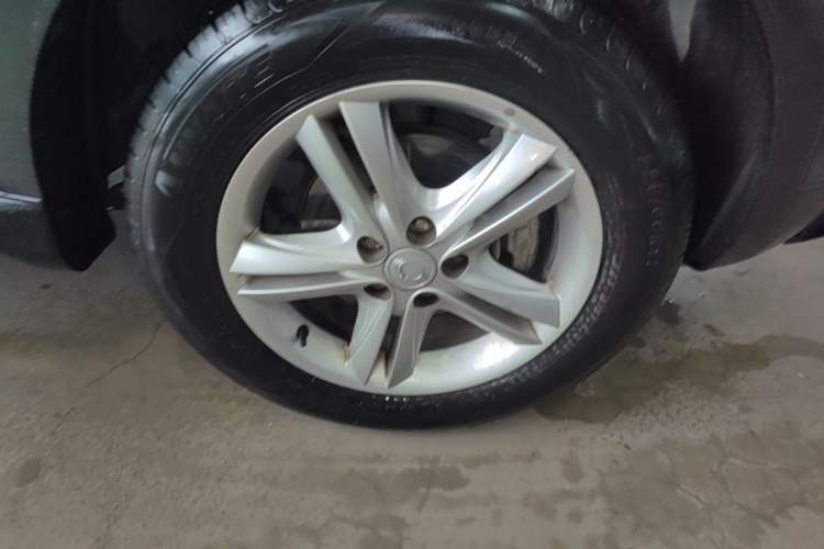 Used SsangYong Korando 2013 2.0L Gasoline 4x4 Automatic Elite Navigation Edition Right Front Wheel Hub