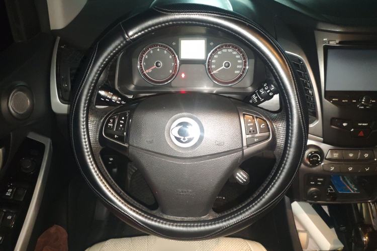 Used SsangYong Korando 2013 2.0L Gasoline Two-Wheel Drive Automatic Elite Edition Steering Wheel