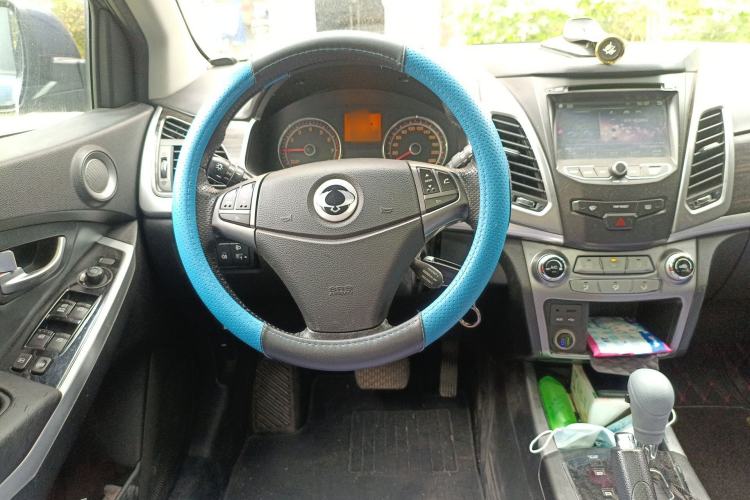 Used SsangYong Korando 2013 2.0L Gasoline Two-Wheel Drive Automatic Elite Edition Steering Wheel