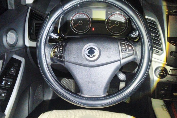Used SsangYong Korando 2013 2.0L Gasoline Two-Wheel Drive Automatic Elite Edition Steering Wheel