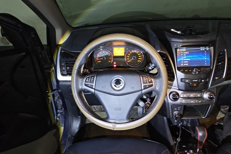 Used SsangYong Korando 2013 2.0L Gasoline Two-Wheel Drive Automatic Elite Edition Steering Wheel