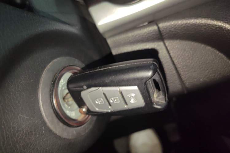 Used SsangYong Korando 2013 2.0L Gasoline 4x4 Automatic Elite Navigation Edition Vehicle Key