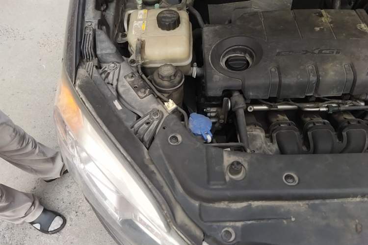 Used SsangYong Korando 2013 2.0L Gasoline Two-Wheel Drive Automatic Luxury Navigation Edition Engine Bay Right
