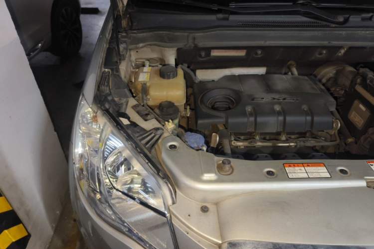 Used SsangYong Korando 2013 2.0L Gasoline 4x4 Automatic Elite Navigation Edition Engine Bay Right