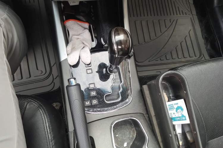 Used SsangYong Korando 2013 2.0L Gasoline Two-Wheel Drive Automatic Luxury Navigation Edition Gear Lever