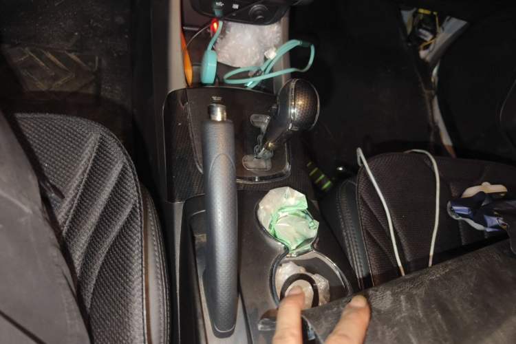 Used SsangYong Korando 2013 2.0L Gasoline 4x4 Automatic Elite Navigation Edition Gear Lever