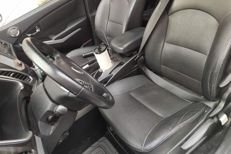 Used SsangYong Korando 2013 2.0L Gasoline Two-Wheel Drive Automatic Luxury Navigation Edition Left Front Seat