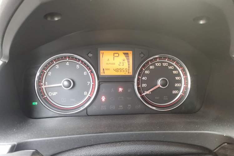 Used SsangYong Korando 2013 2.0L Gasoline Two-Wheel Drive Automatic Luxury Navigation Edition Odometer Close Up