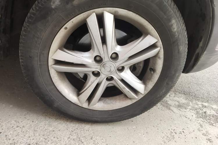 Used SsangYong Korando 2013 2.0L Gasoline Two-Wheel Drive Automatic Luxury Navigation Edition Right Front Wheel Hub