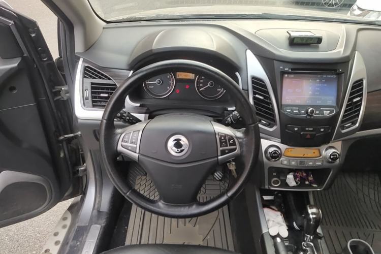 Used SsangYong Korando 2013 2.0L Gasoline Two-Wheel Drive Automatic Luxury Navigation Edition Steering Wheel
