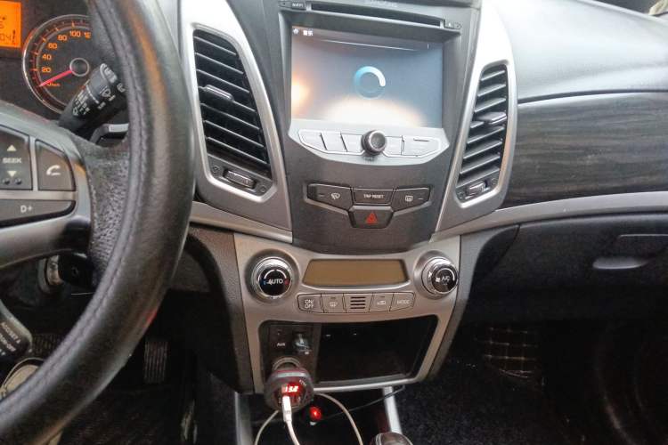 Used SsangYong Korando 2013 2.0L Gasoline 4x4 Automatic Elite Navigation Edition Audio And AC Panel