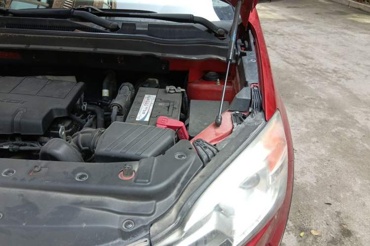 Used SsangYong Korando 2013 2.0L Gasoline Two-Wheel Drive Automatic Elite Edition Engine Bay Left