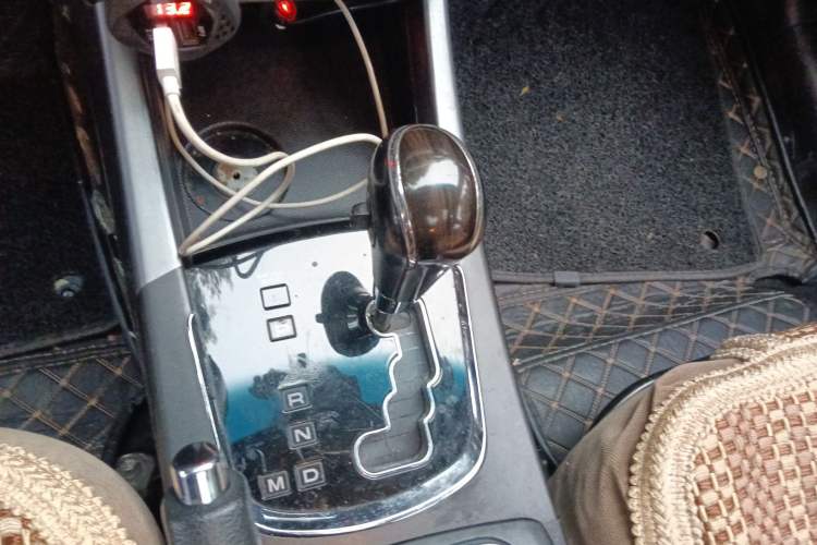 Used SsangYong Korando 2013 2.0L Gasoline 4x4 Automatic Elite Navigation Edition Gear Lever
