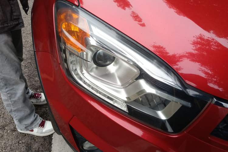 Used SsangYong Korando 2013 2.0L Gasoline 4x4 Automatic Elite Navigation Edition Right Front Headlight