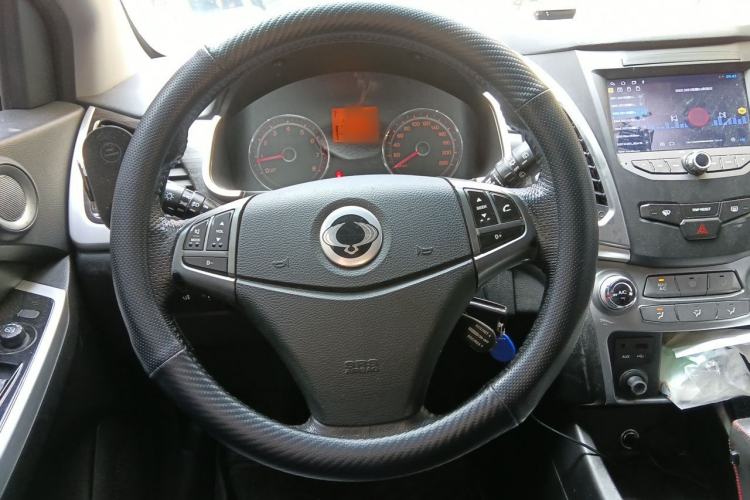 Used SsangYong Korando 2013 2.0L Gasoline Two-Wheel Drive Automatic Elite Edition Steering Wheel