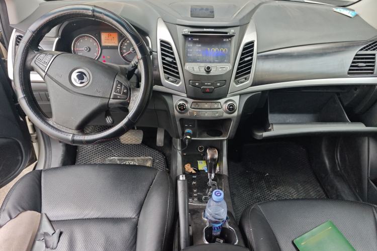 Used SsangYong Korando 2013 2.0L Gasoline Two-Wheel Drive Automatic Elite Edition Center Console
