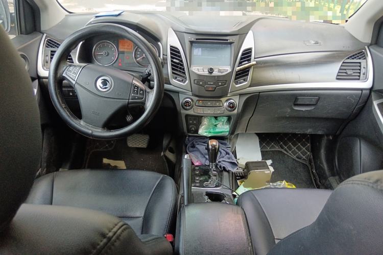 Used SsangYong Korando 2013 2.0L Gasoline Two-Wheel Drive Automatic Elite Edition Center Console
