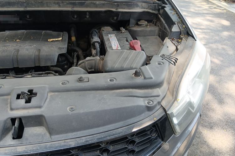 Used SsangYong Korando 2013 2.0L Gasoline Two-Wheel Drive Automatic Elite Edition Engine Bay Left