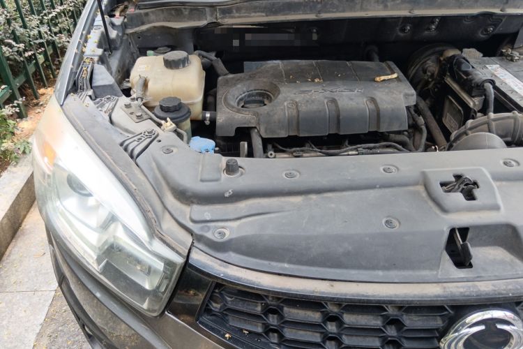Used SsangYong Korando 2013 2.0L Gasoline Two-Wheel Drive Automatic Elite Edition Engine Bay Right