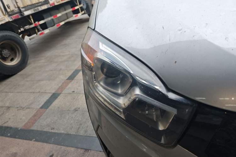 Used SsangYong Korando 2013 2.0L Gasoline Two-Wheel Drive Automatic Elite Edition Right Front Headlight
