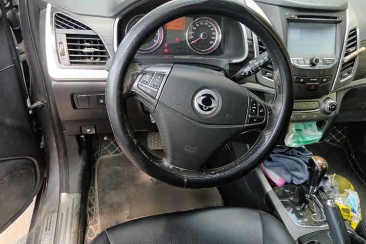 Used SsangYong Korando 2013 2.0L Gasoline Two-Wheel Drive Automatic Elite Edition Steering Wheel
