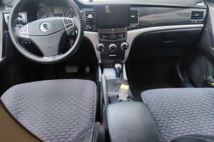 Used SsangYong Korando 2013 2.0L Gasoline 4x4 Automatic Elite Navigation Edition Center Console