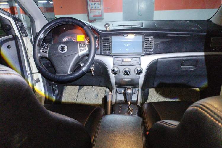 Used SsangYong Korando 2013 2.0L Gasoline Two-Wheel Drive Automatic Elite Edition Center Console