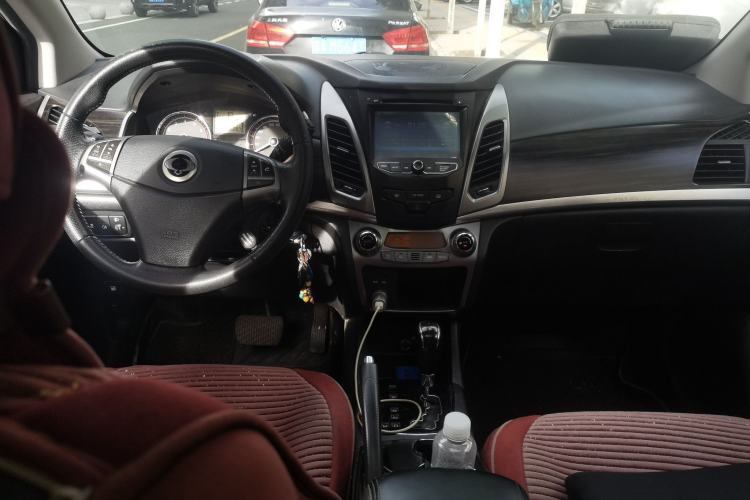 Used SsangYong Korando 2013 2.0L Gasoline 4x4 Automatic Elite Navigation Edition Center Console