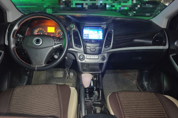 Used SsangYong Korando 2013 2.0L Gasoline Two-Wheel Drive Automatic Elite Edition Center Console