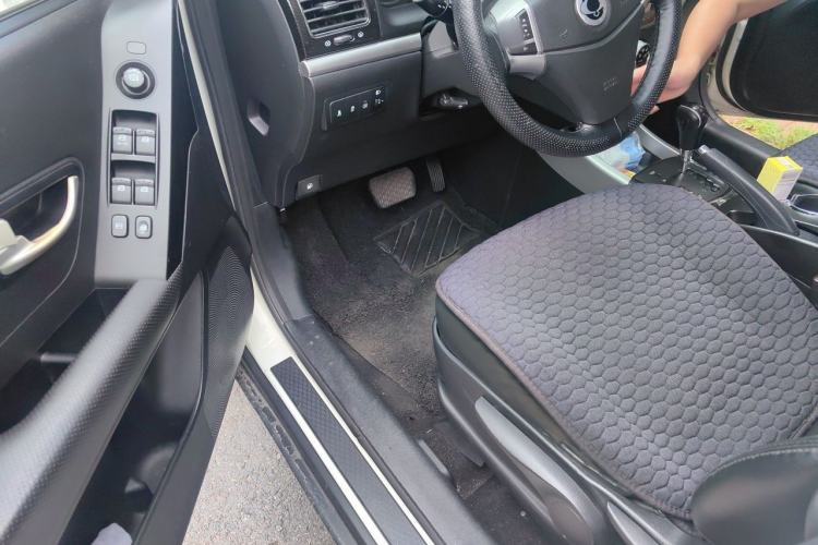 Used SsangYong Korando 2013 2.0L Gasoline 4x4 Automatic Elite Navigation Edition Driver Seat